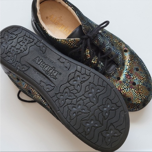 Alegria Metallic Shiny Printed Lace Up Leather Sneakers Black NWT Size 7 - Picture 4 of 13